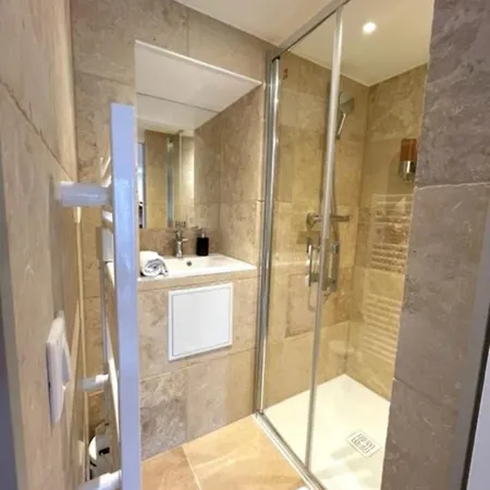 아파트 Ben Nevis Charming In The Heart Of The Lively Life Of The Pre Carre *